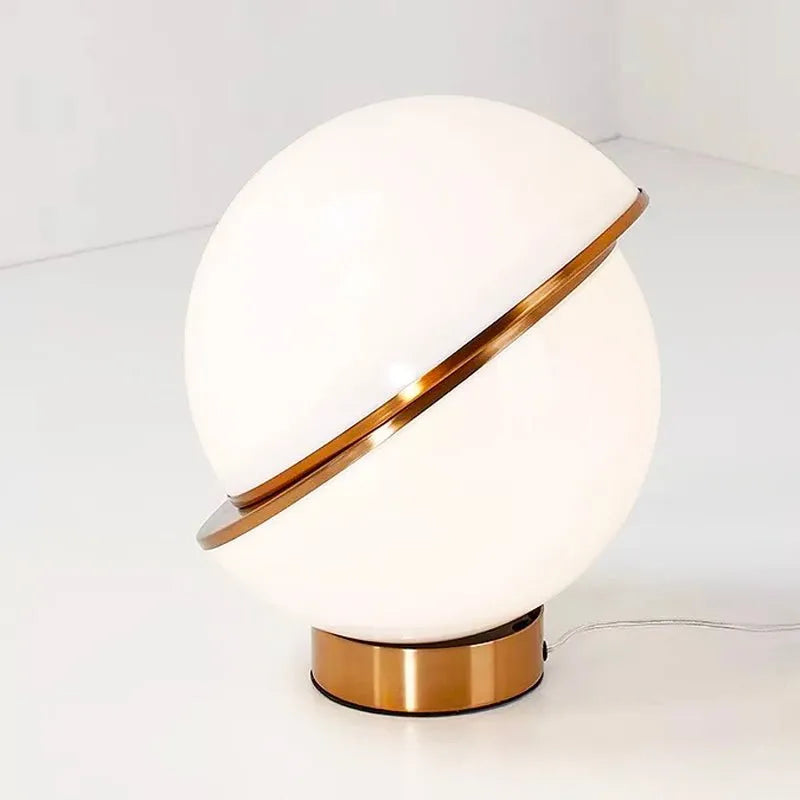 Nachttischlampe Design Goldene Kugel