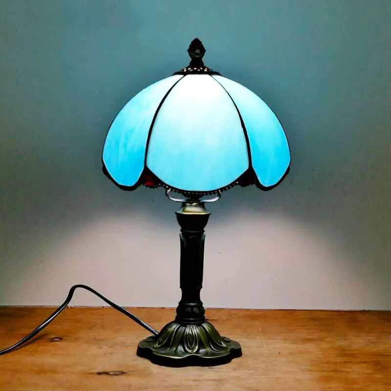 Blaue Vintage-Tiffany-Nachttischlampe