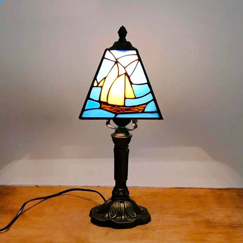 Blaue Vintage-Tiffany-Nachttischlampe