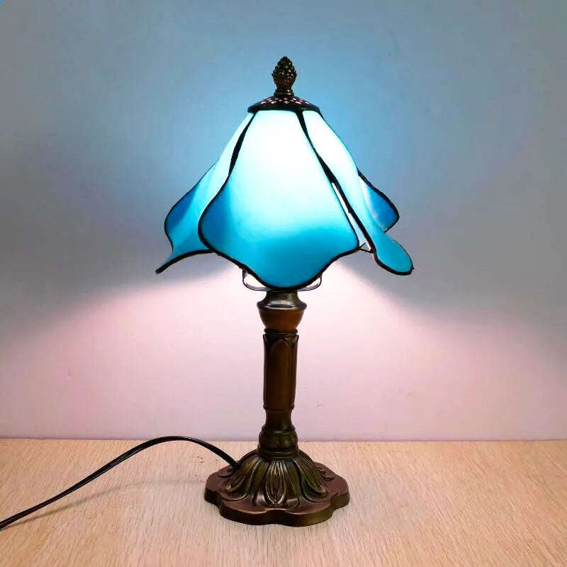 Blaue Vintage-Tiffany-Nachttischlampe