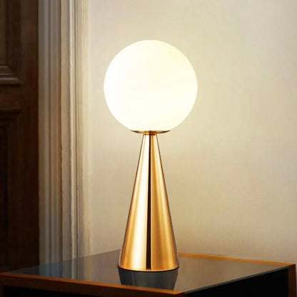 Goldene moderne Nachttischlampe