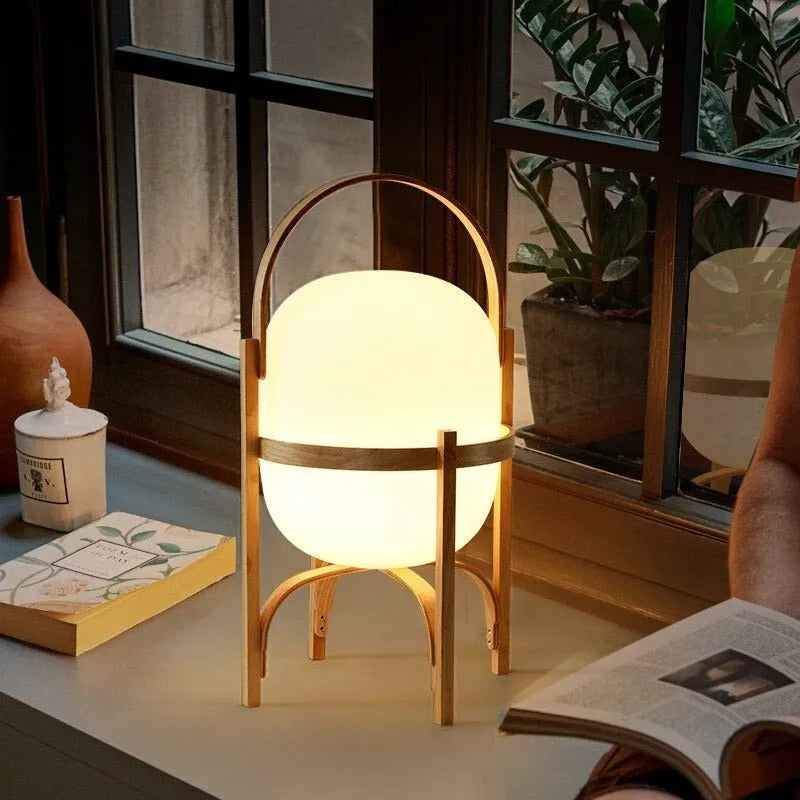 Japanische Nachttischlampe aus Holz