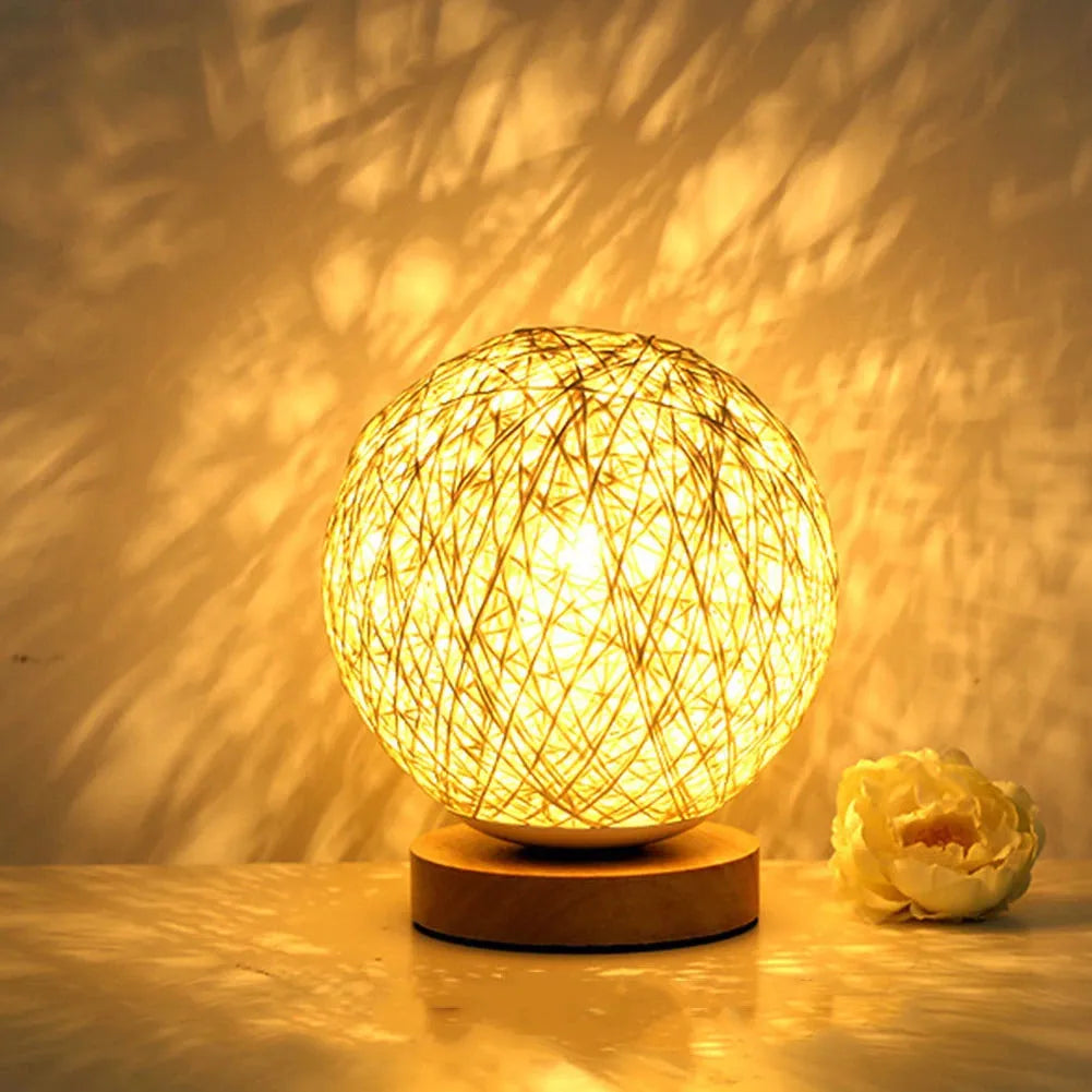 Nachttischlampe Rattan Kugel