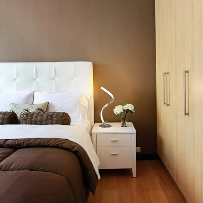 Nachttischlampe Spiraldesign