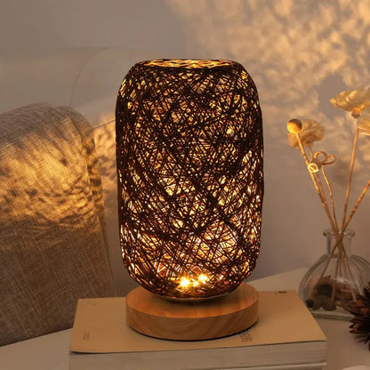 Nachttischlampe aus Rattan und Holz