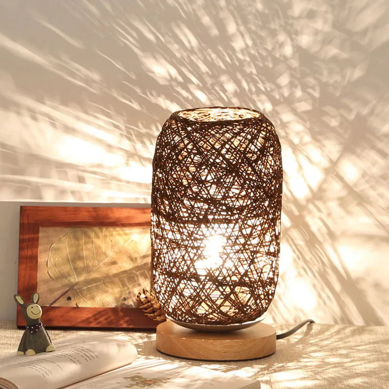 Nachttischlampe aus Rattan und Holz