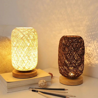 Nachttischlampe aus Rattan und Holz
