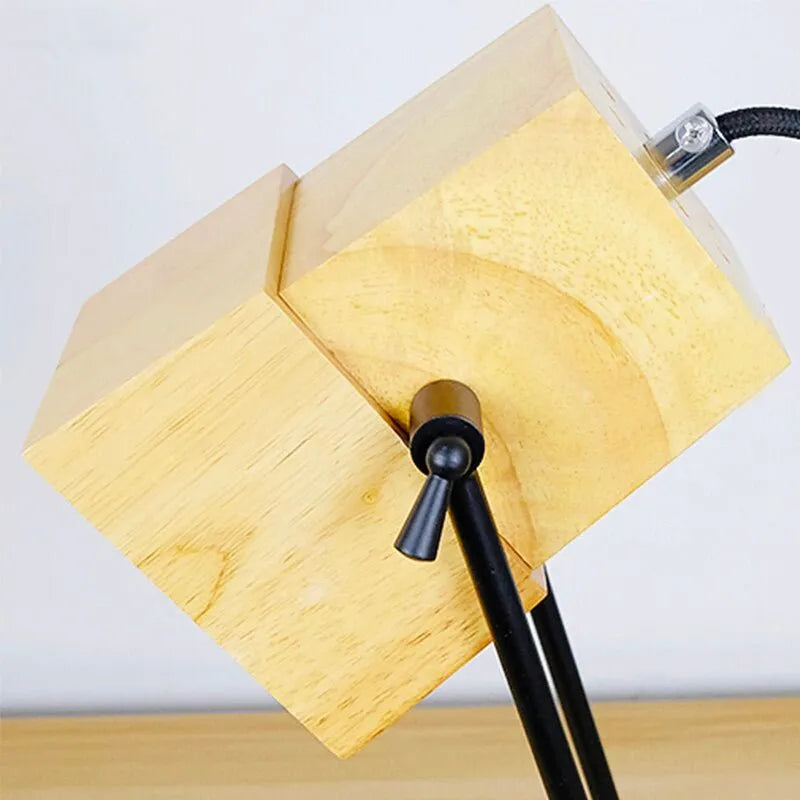 Nachttischlampe aus verstellbarem Holz