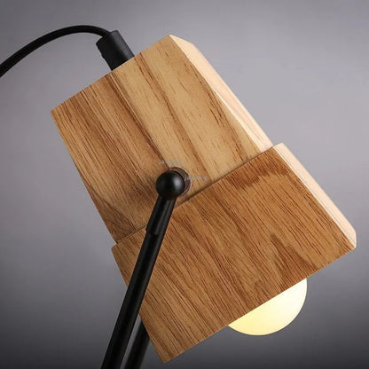 Nachttischlampe aus verstellbarem Holz